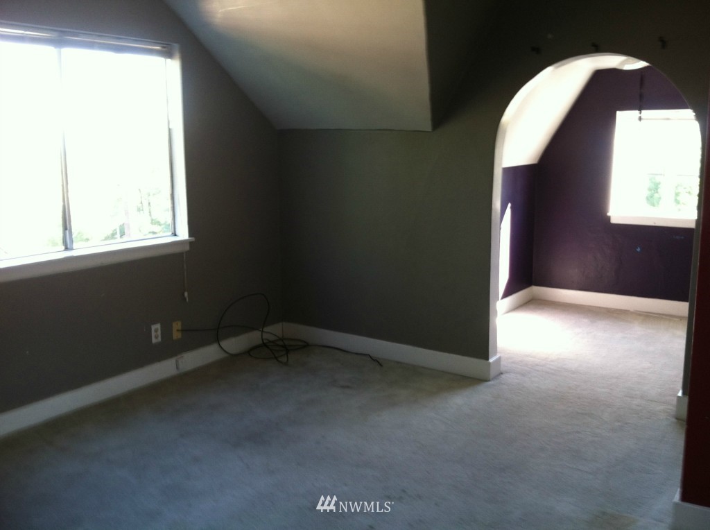 816 North 46th Street Seattle, WA 98103 - Photo 12 of 21 an empty room with windows
