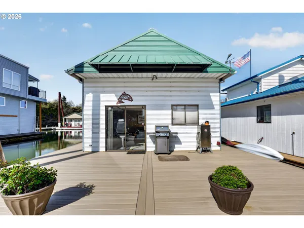 $250,000 | 19609 Northeast Marine Drive, Unit D3, Portland, OR 97230