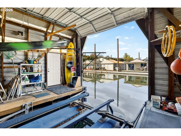 $250,000 | 19609 Northeast Marine Drive, Unit D3, Portland, OR 97230