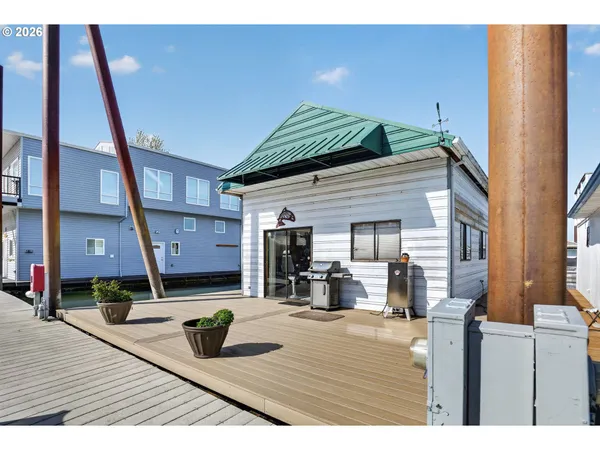 $250,000 | 19609 Northeast Marine Drive, Unit D3, Portland, OR 97230
