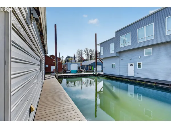 $250,000 | 19609 Northeast Marine Drive, Unit D3, Portland, OR 97230