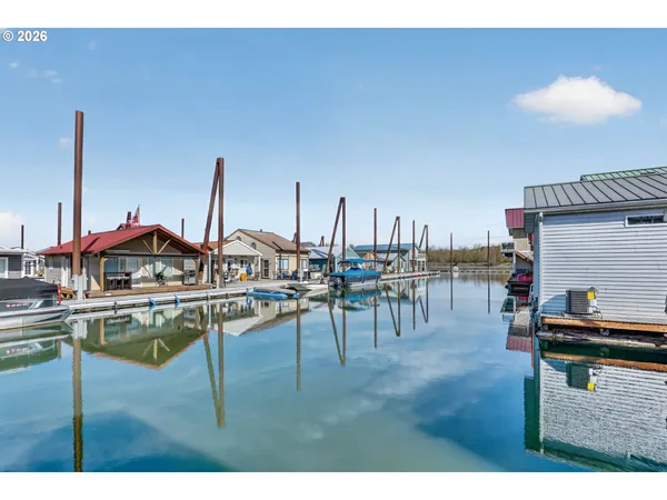 $250,000 | 19609 Northeast Marine Drive, Unit D3, Portland, OR 97230