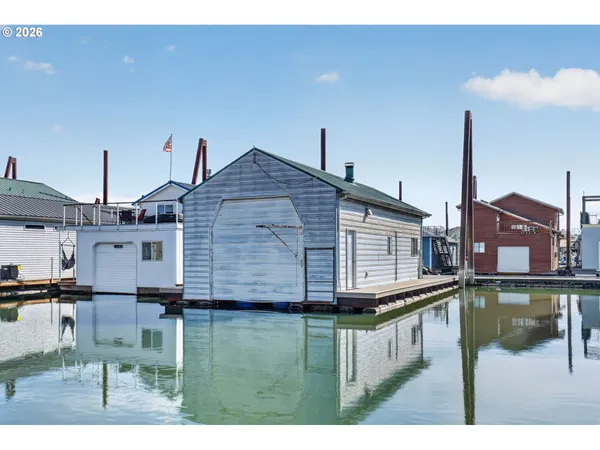 $250,000 | 19609 Northeast Marine Drive, Unit D3, Portland, OR 97230