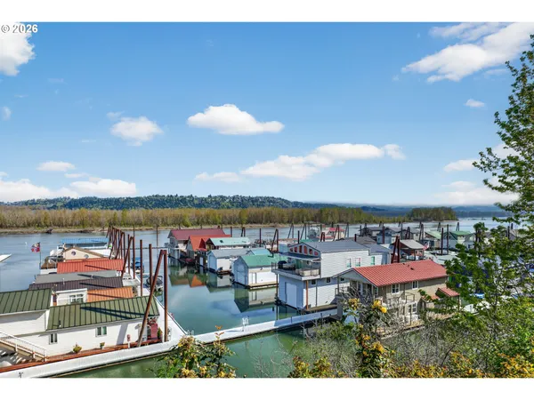 $250,000 | 19609 Northeast Marine Drive, Unit D3, Portland, OR 97230