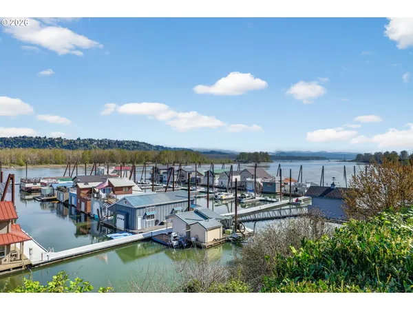$250,000 | 19609 Northeast Marine Drive, Unit D3, Portland, OR 97230