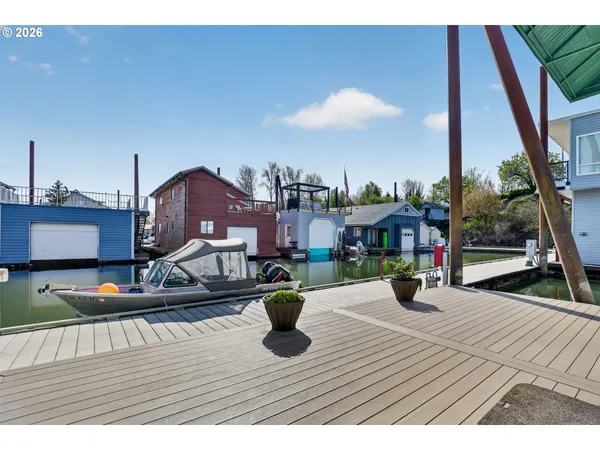 $250,000 | 19609 Northeast Marine Drive, Unit D3, Portland, OR 97230