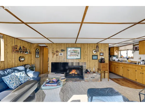 $250,000 | 19609 Northeast Marine Drive, Unit D3, Portland, OR 97230