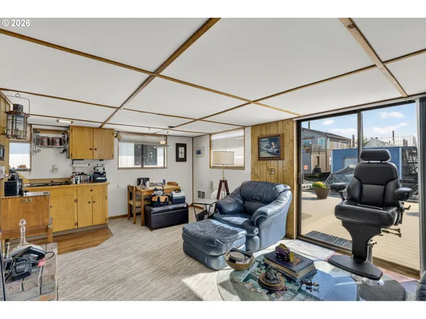 $250,000 | 19609 Northeast Marine Drive, Unit D3, Portland, OR 97230