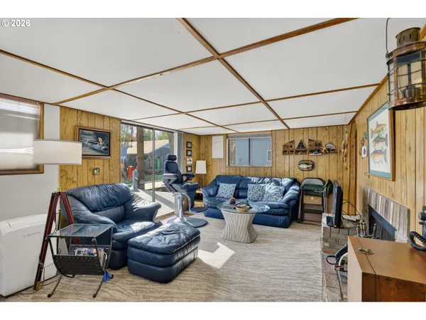 $250,000 | 19609 Northeast Marine Drive, Unit D3, Portland, OR 97230