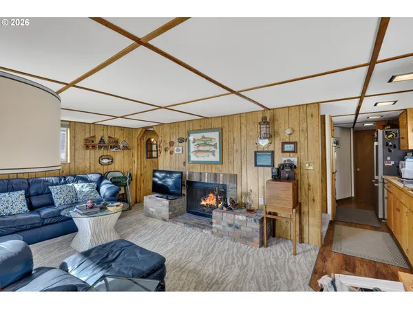 $250,000 | 19609 Northeast Marine Drive, Unit D3, Portland, OR 97230