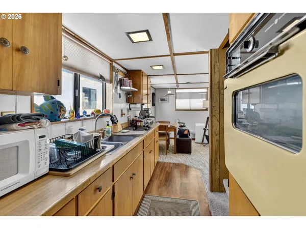 $250,000 | 19609 Northeast Marine Drive, Unit D3, Portland, OR 97230