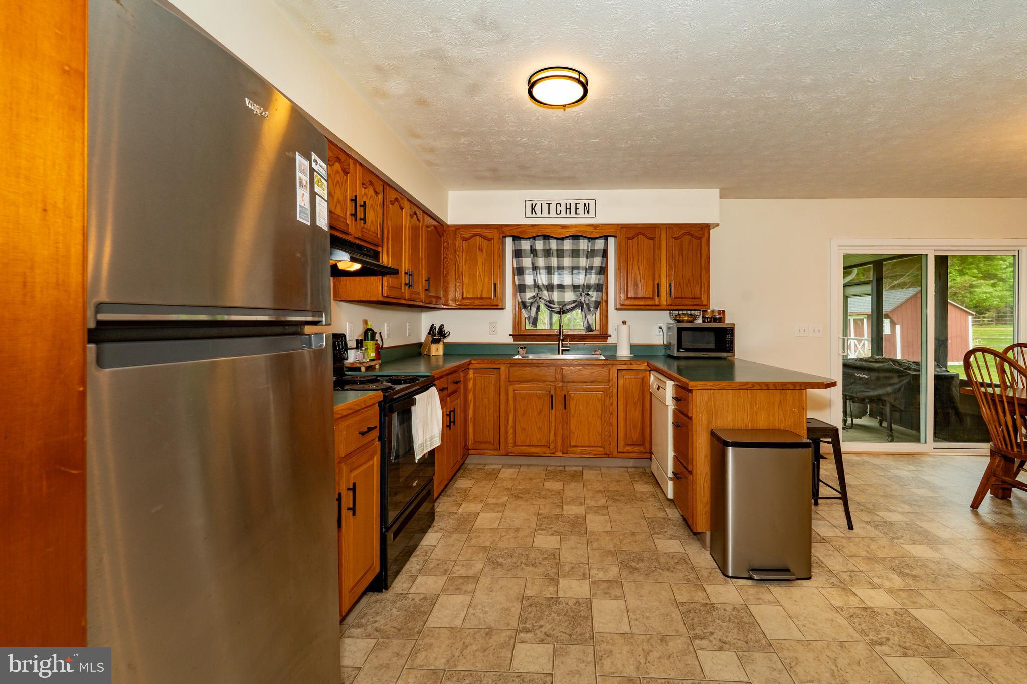 14 Country Side Loop Elkton, MD 21921 - Photo 13 of 23 Very large kitchen