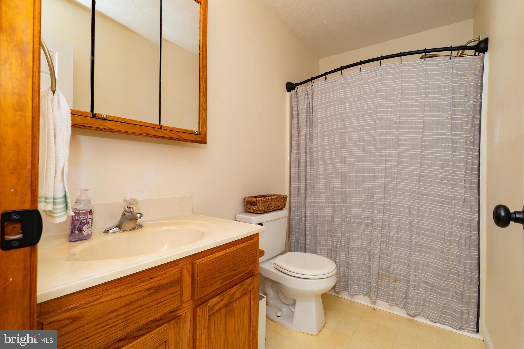 14 Country Side Loop Elkton, MD 21921 - Photo 18 of 23 Full bath in hallway