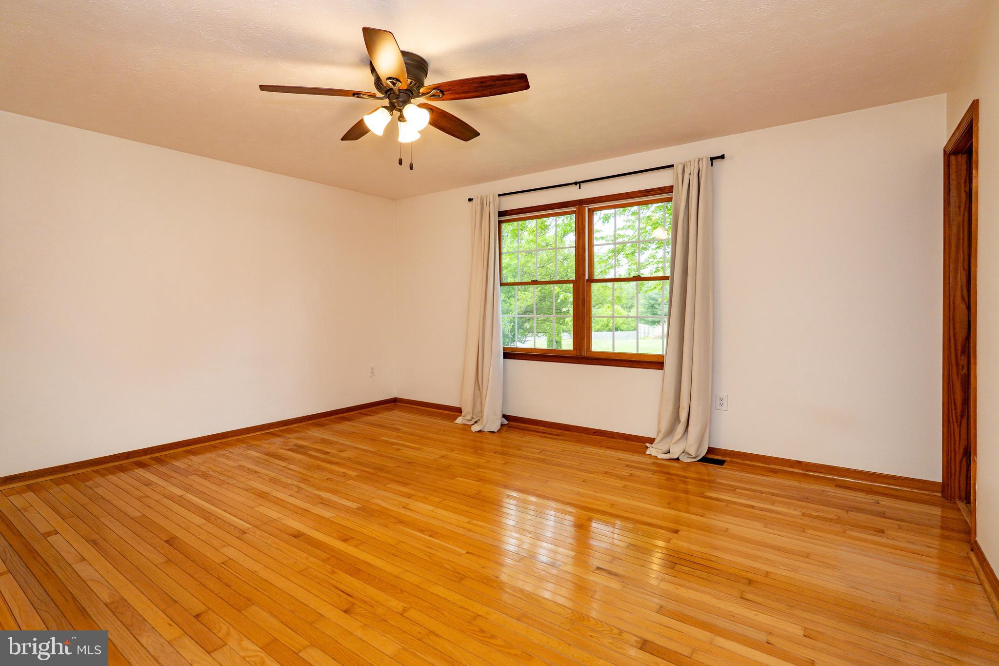 14 Country Side Loop Elkton, MD 21921 - Photo 19 of 23 Owners suite