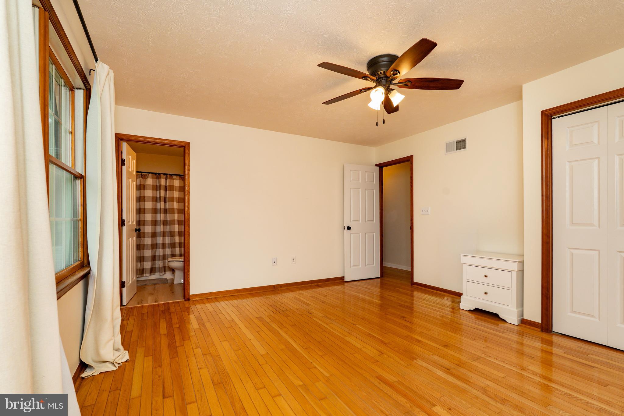 14 Country Side Loop Elkton, MD 21921 - Photo 21 of 23 Owners suite