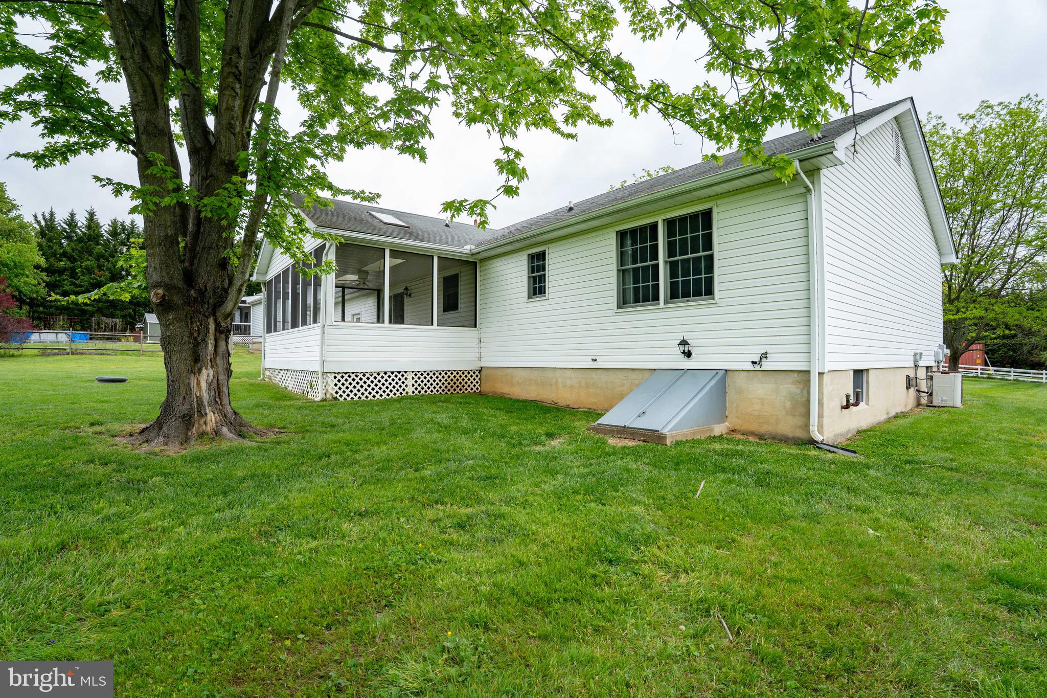 14 Country Side Loop Elkton, MD 21921 - Photo 6 of 23 Sun porch