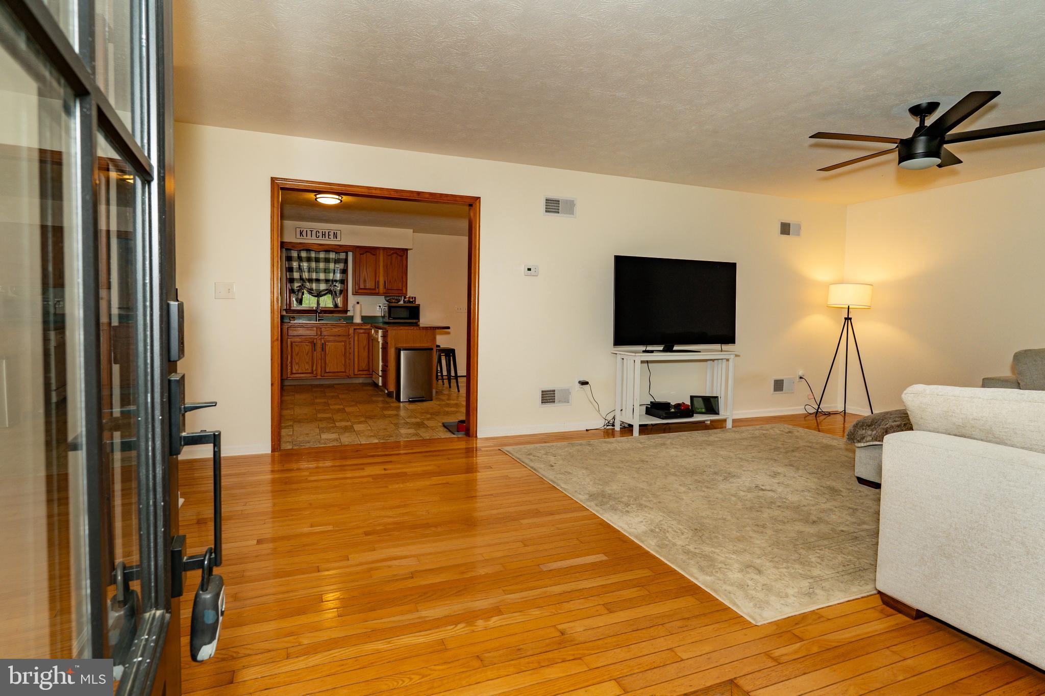 14 Country Side Loop Elkton, MD 21921 - Photo 10 of 23 Large living room.