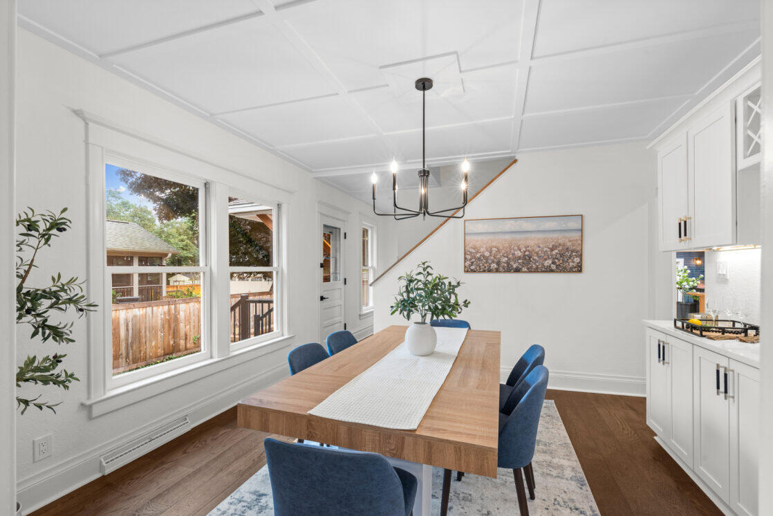 1332 Dodge Street Lake Geneva, WI 53147 - Photo 3 of 14 dining