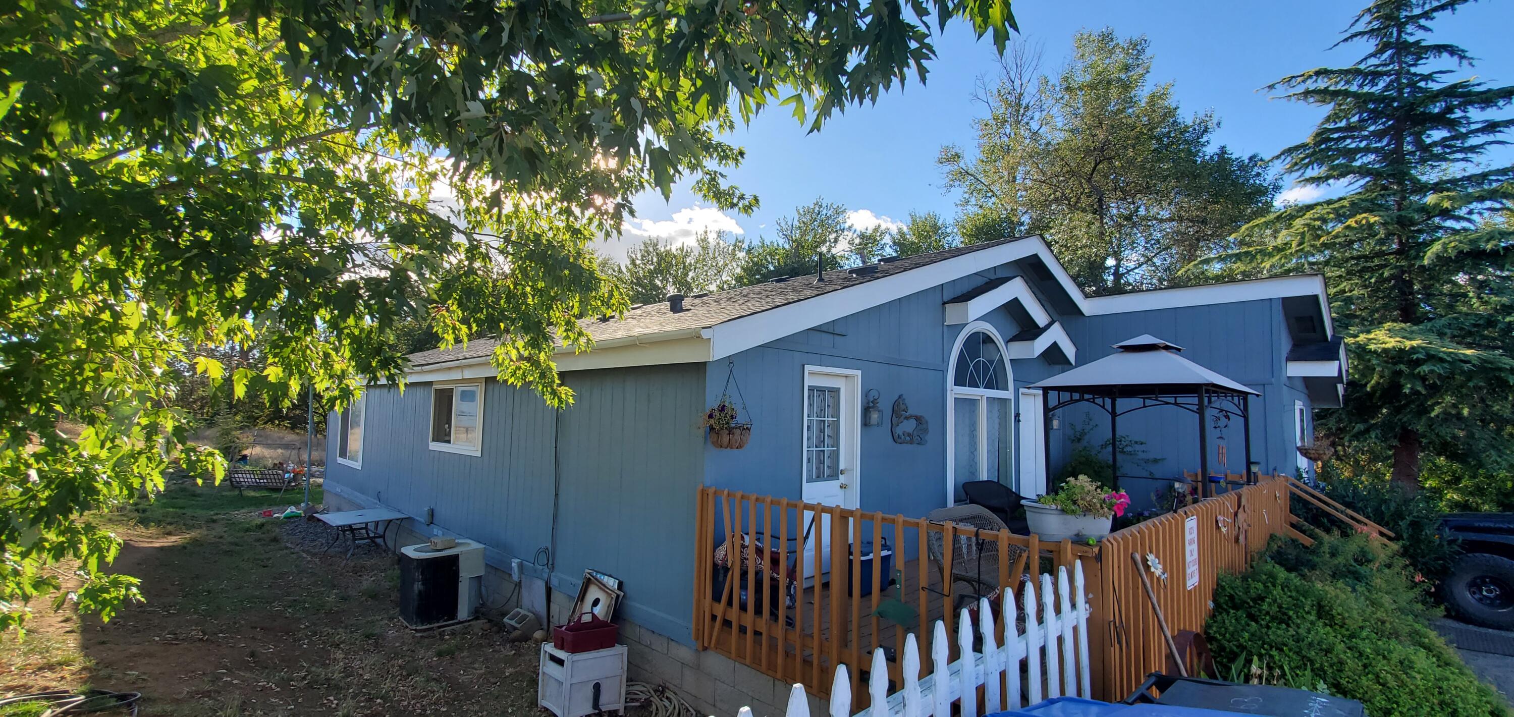 63 Staley Road Eagle Point, OR 97524 - Photo 5 of 11 20220929_165733