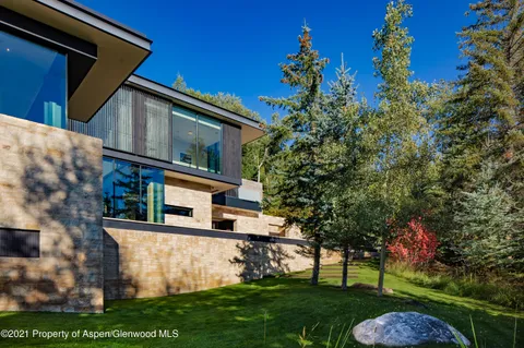$950,000 | 979 Red Mountain Road, Aspen, CO 81612