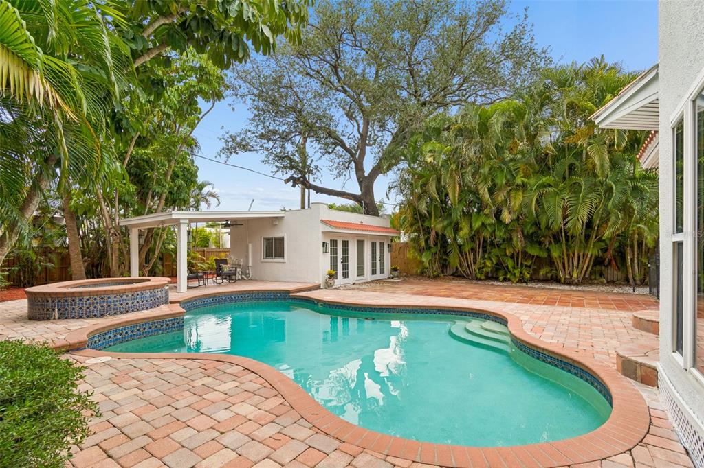 2434 West Prospect Road Tampa, FL 33629 - Photo 35 of 45 a view of a house with a backyard