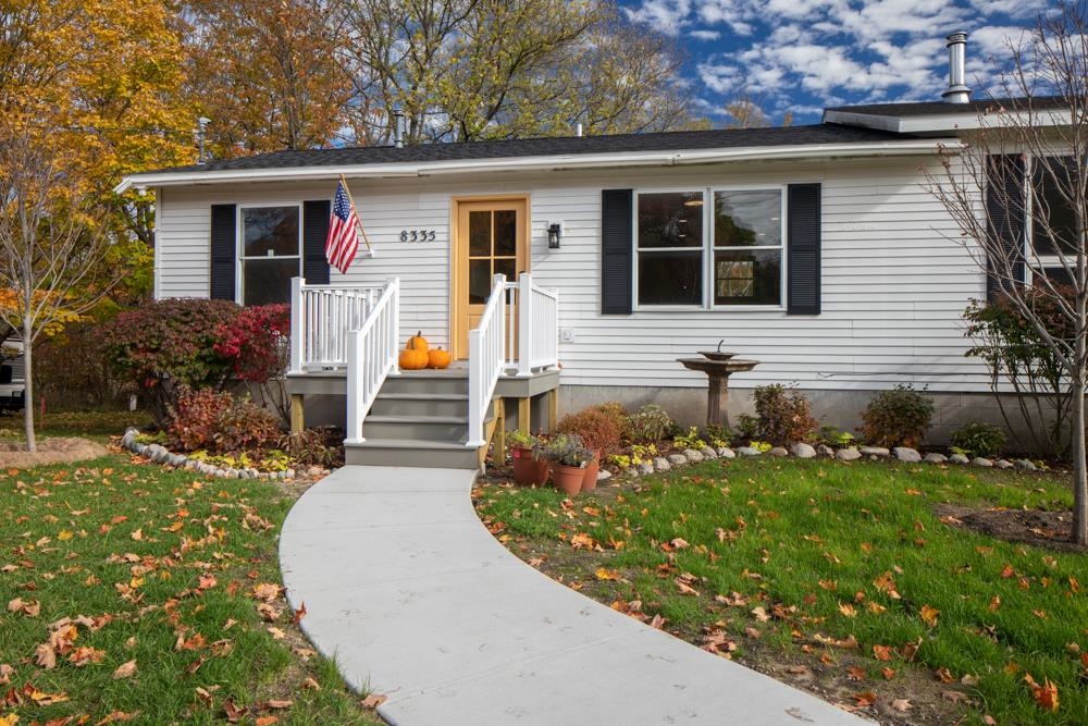 8335 South Maple City Road Maple City, MI 49664 - Photo 2 of 31