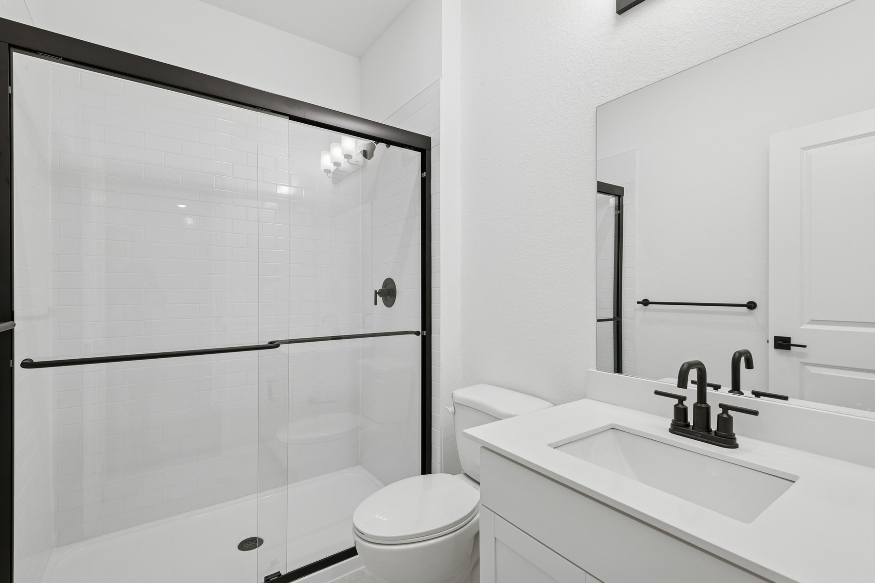 422 Monarch Trail Huntsville, TX 77340 - Photo 7 of 30 Extra Suite bath