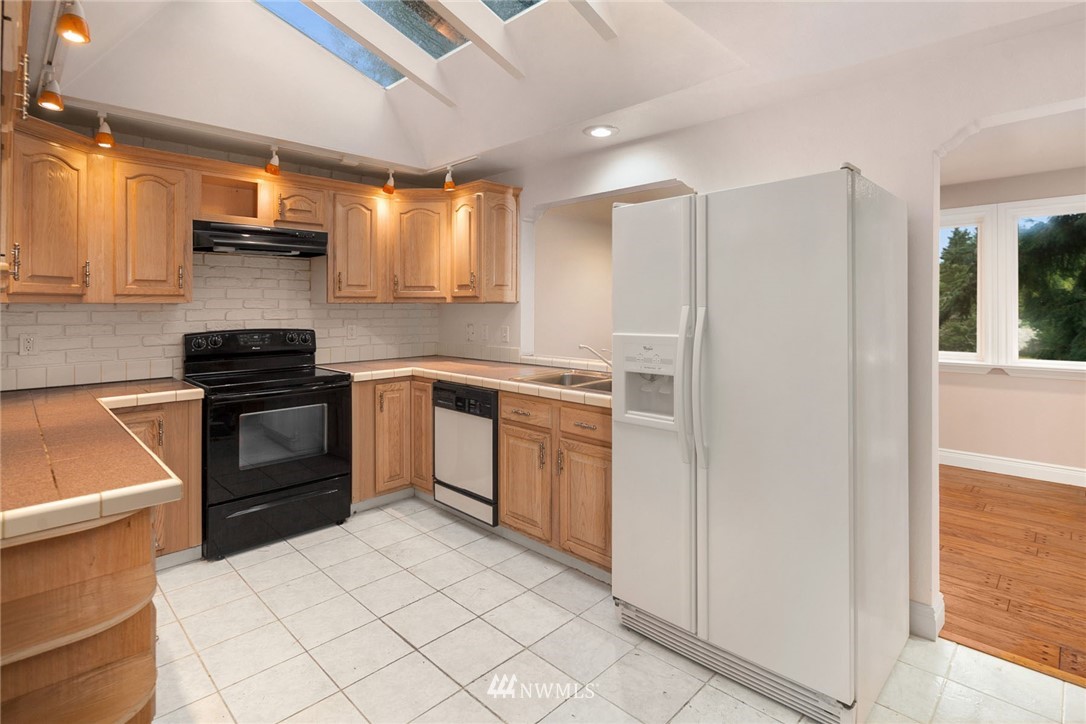 16114 121st Avenue Northeast Bothell, WA 98011 - Photo 3 of 16