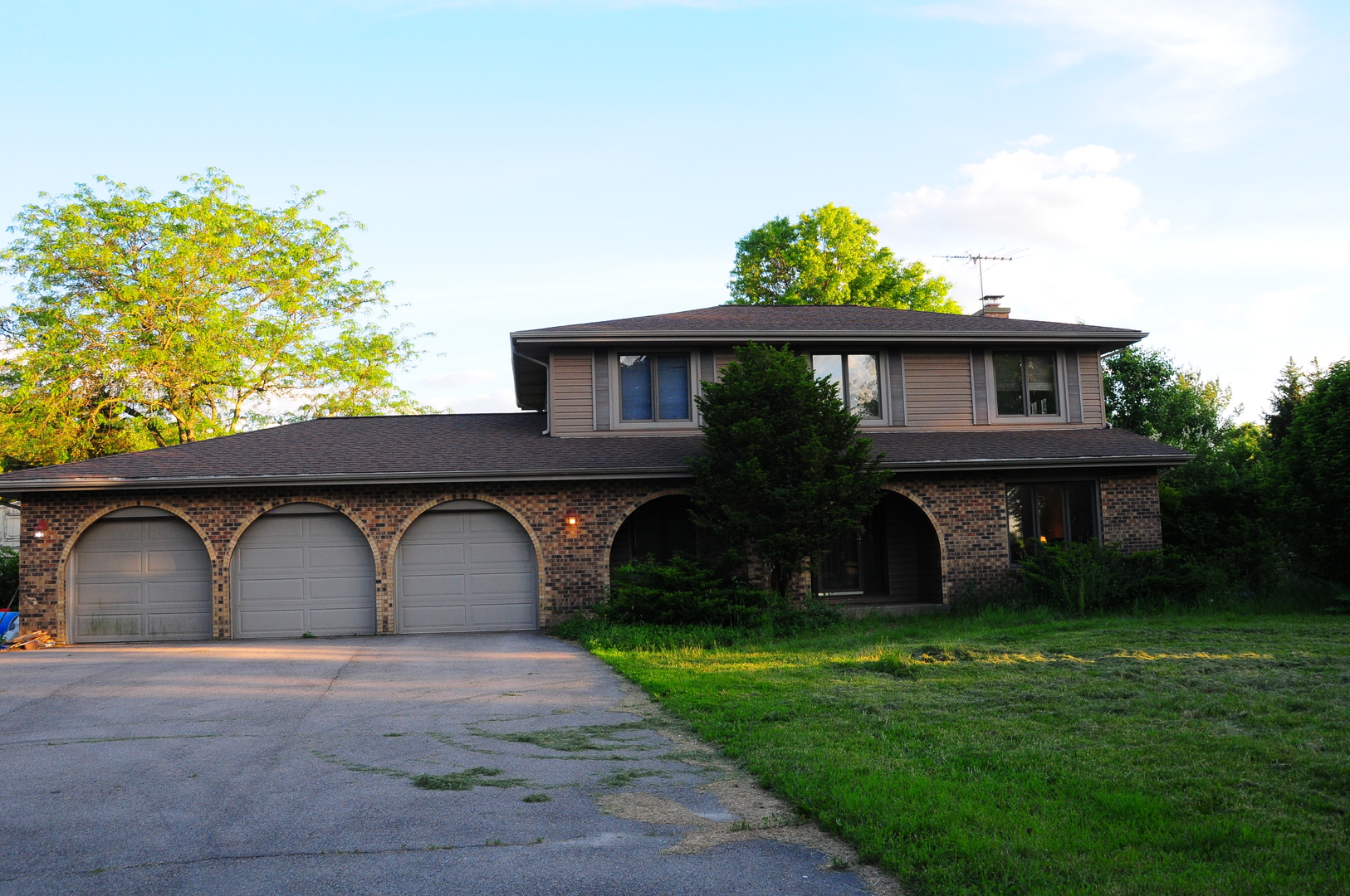 40W883 Plank Road Elgin, IL 60124 - Photo 1 of 47 a front view of a house with garden