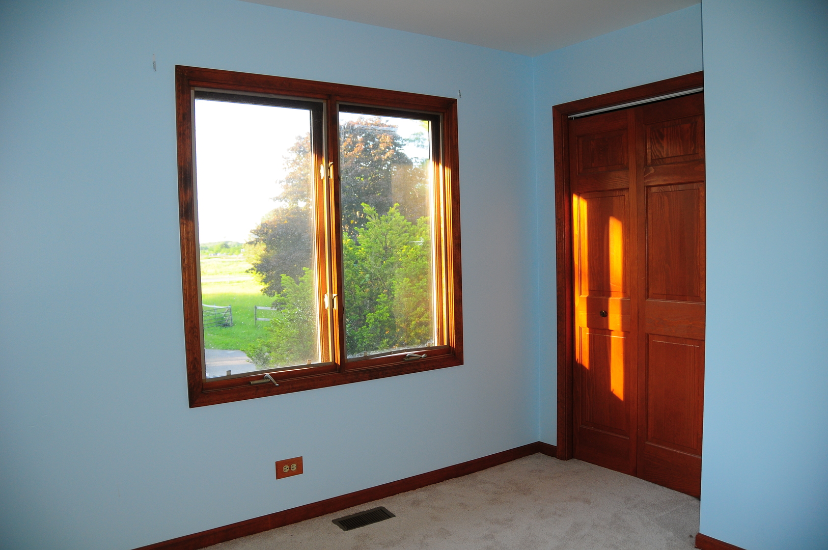 40W883 Plank Road Elgin, IL 60124 - Photo 34 of 47 an empty room with windows