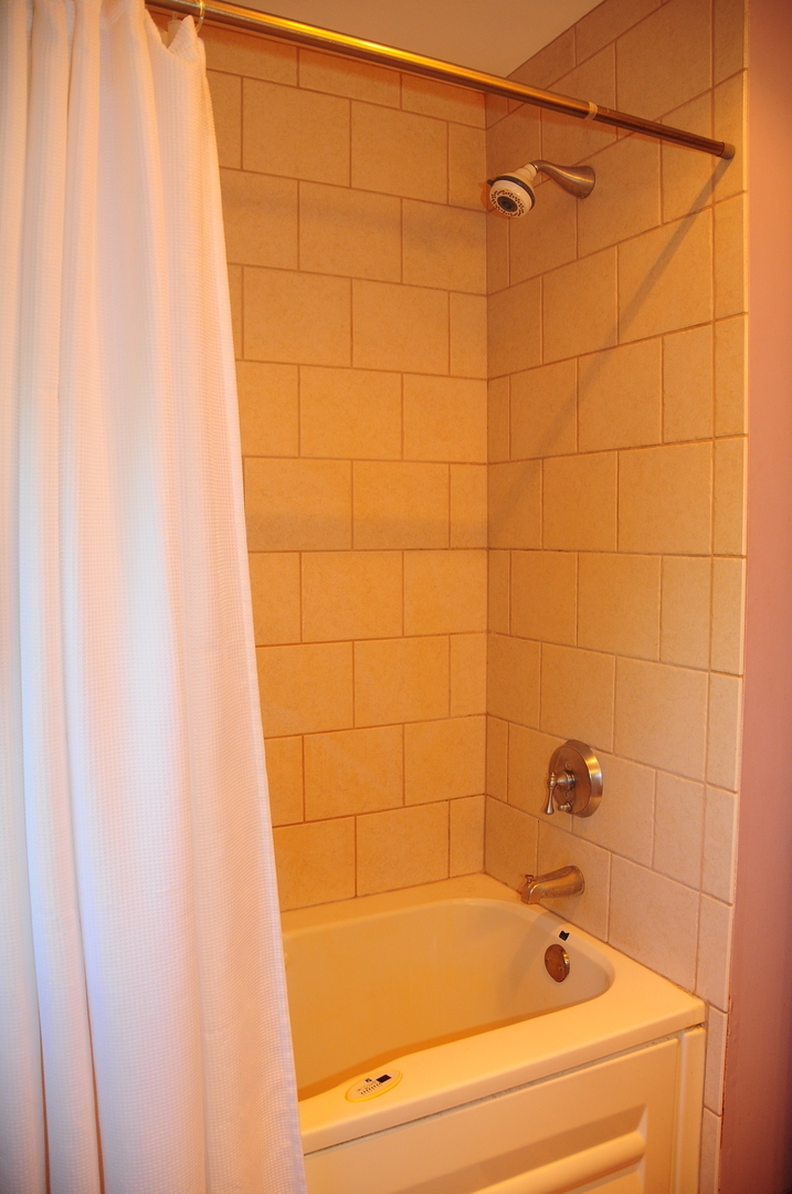 40W883 Plank Road Elgin, IL 60124 - Photo 37 of 47 a bathroom with a bathtub