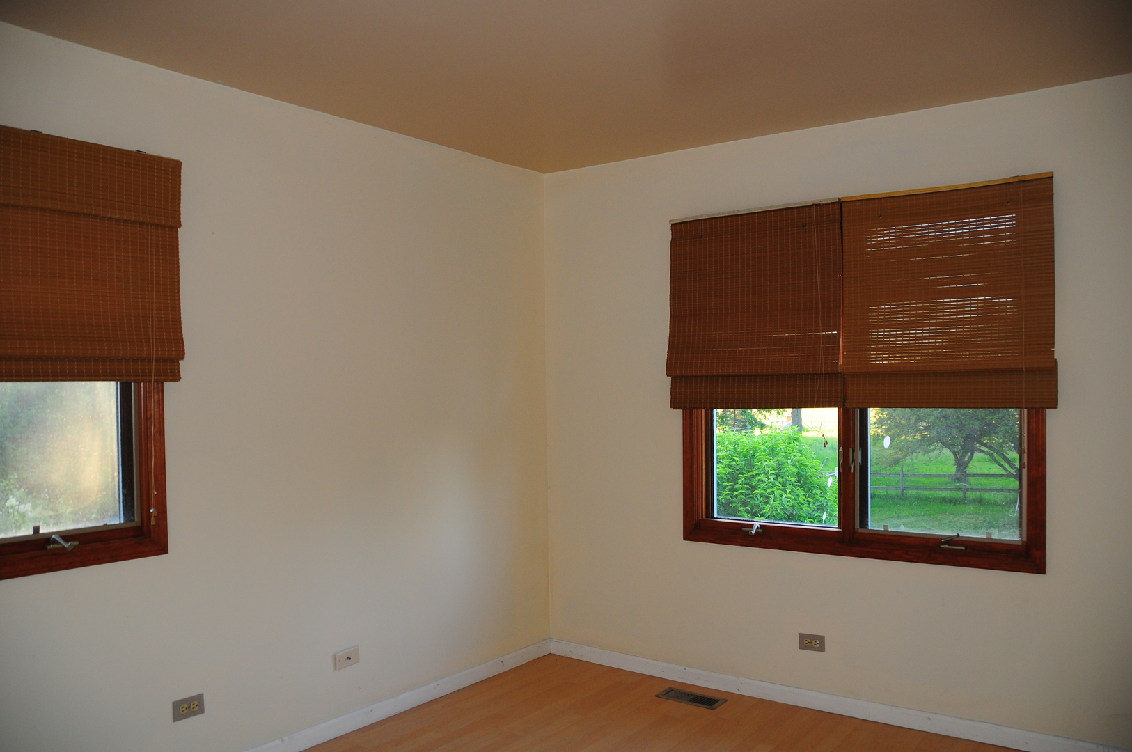 40W883 Plank Road Elgin, IL 60124 - Photo 38 of 47 a view of a small space with window