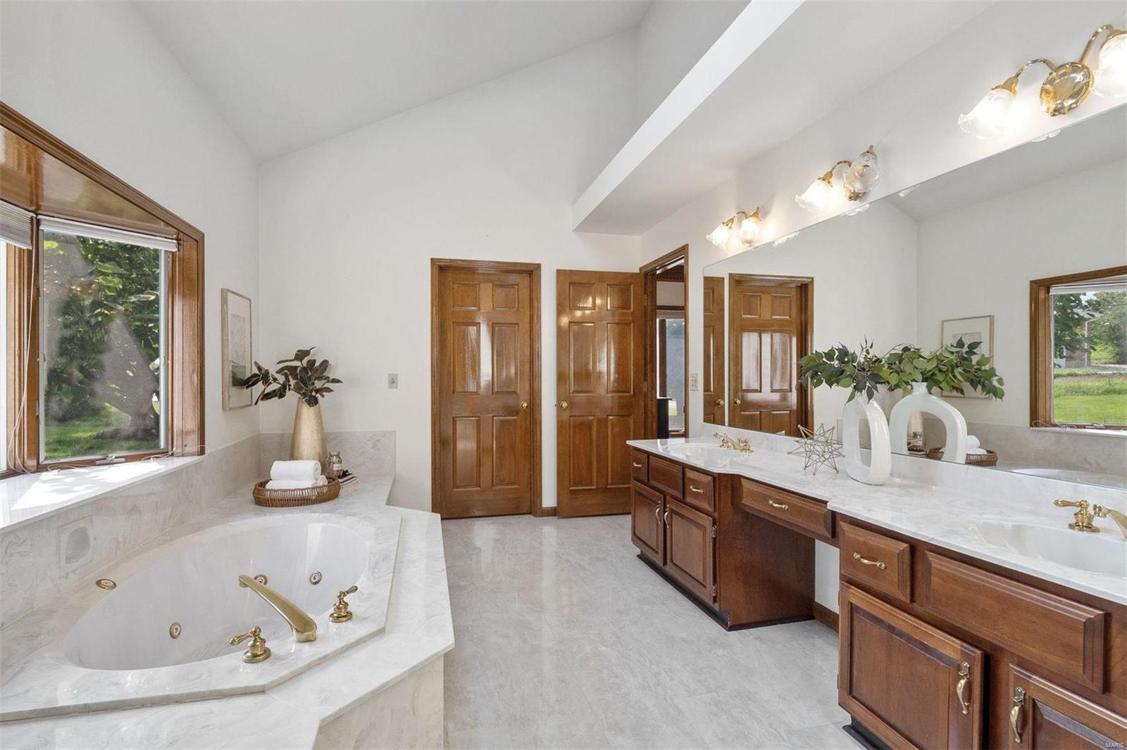 11949 Ladue Road Creve Coeur, MO 63141 - Photo 14 of 32 Gallery Image 14