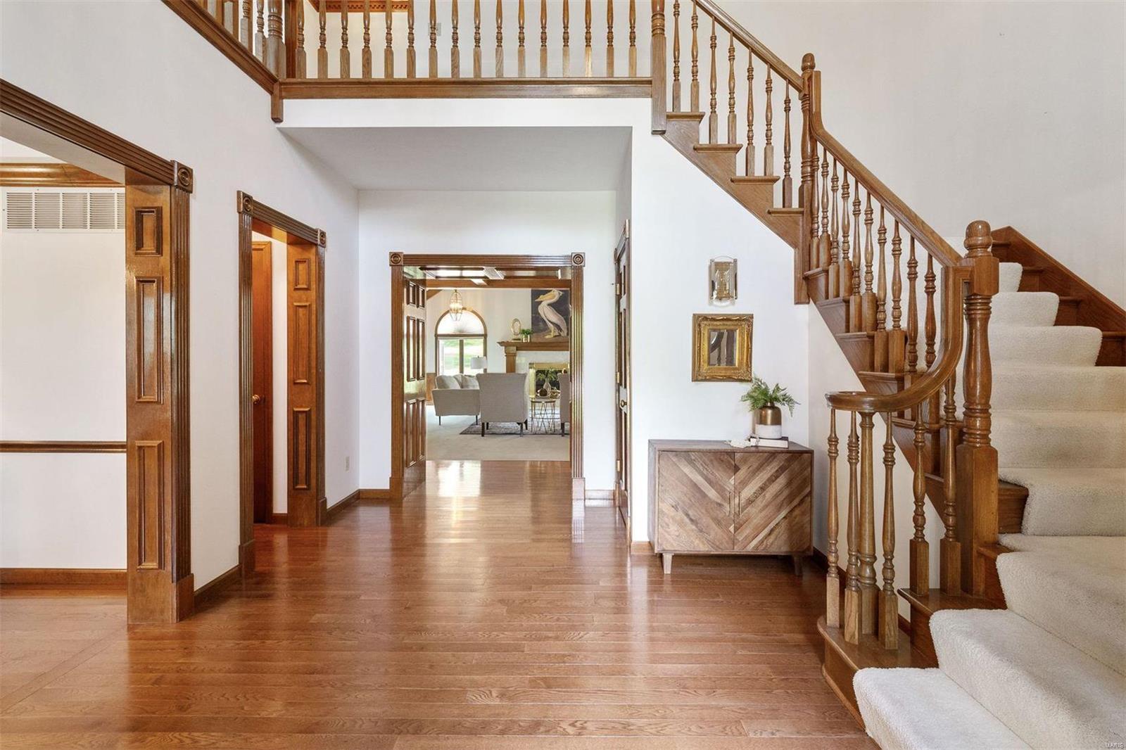 11949 Ladue Road Creve Coeur, MO 63141 - Photo 3 of 32 Gallery Image 3