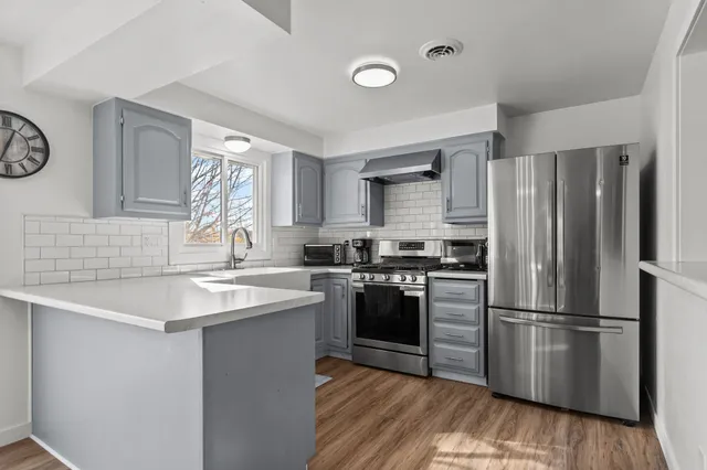 $399,900 | 1895 Wildwood Drive, Suamico, WI 54173