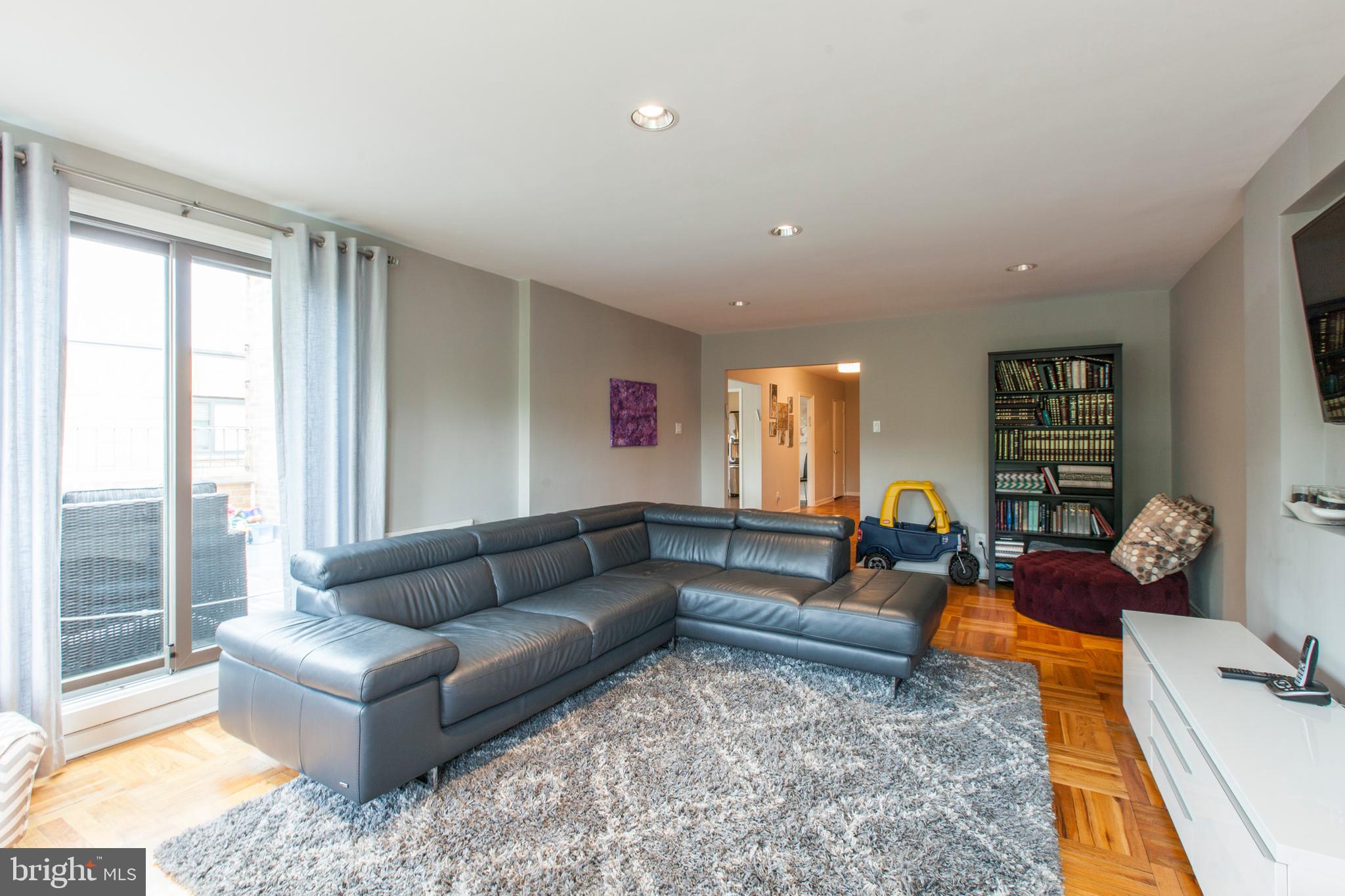 40 Old Lancaster Road, Unit 615 Merion Station, PA 19066 - Photo 9 of 35 Livingroom