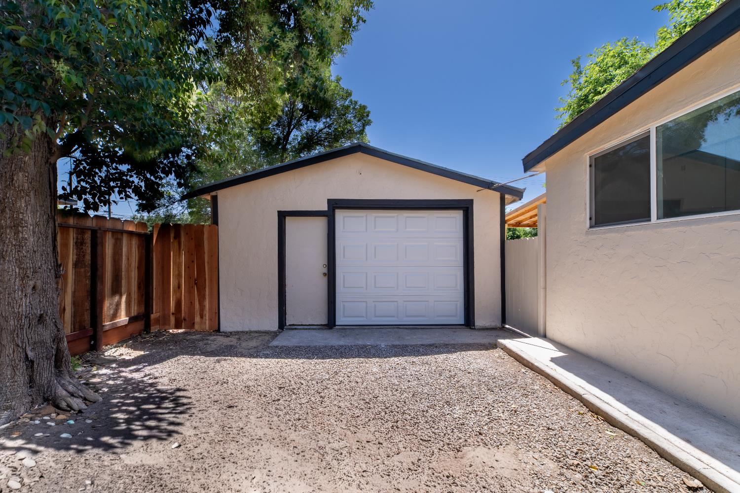 632 West 25th Street Merced, CA 95340 - Photo 4 of 37