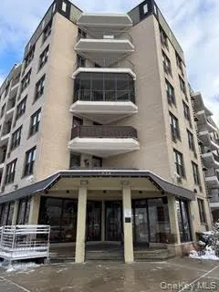$235,900 | 1874 Pelham Parkway South, Unit 5C | Pelham Bay
