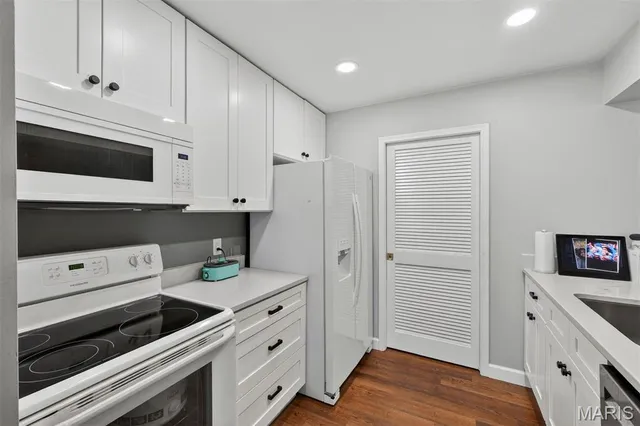 $204,900 | 10956 Village Grove Drive, Unit I, St. Louis, MO 63123