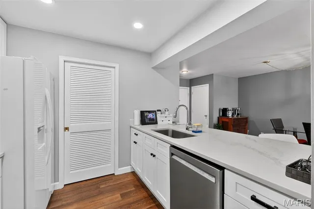 $204,900 | 10956 Village Grove Drive, Unit I, St. Louis, MO 63123