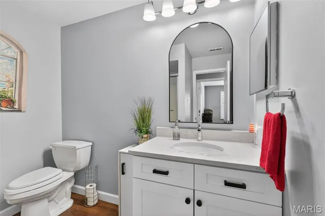 $204,900 | 10956 Village Grove Drive, Unit I, St. Louis, MO 63123