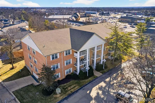 $204,900 | 10956 Village Grove Drive, Unit I, St. Louis, MO 63123