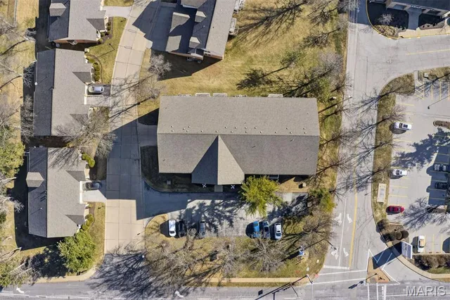 $204,900 | 10956 Village Grove Drive, Unit I, St. Louis, MO 63123