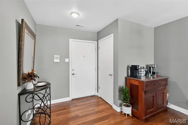 $204,900 | 10956 Village Grove Drive, Unit I, St. Louis, MO 63123