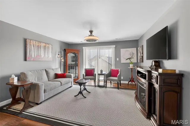 $204,900 | 10956 Village Grove Drive, Unit I, St. Louis, MO 63123