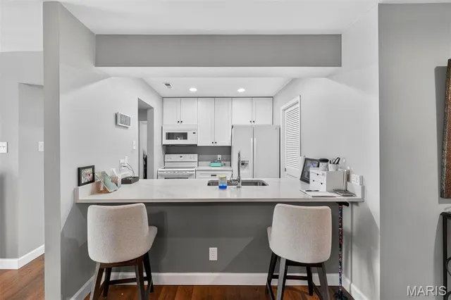 $204,900 | 10956 Village Grove Drive, Unit I, St. Louis, MO 63123