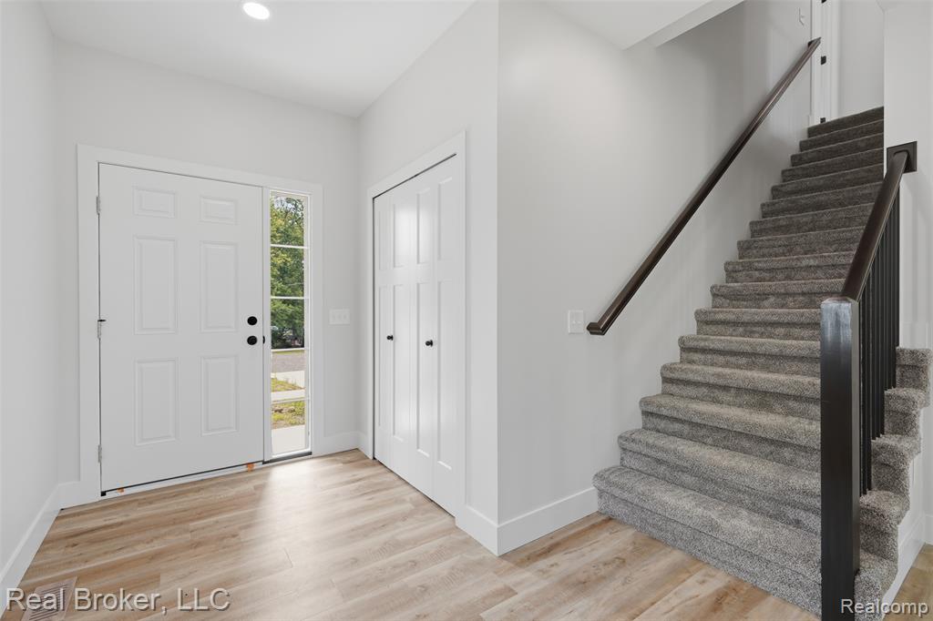 9400 Roland Brighton, MI 48116 - Photo 3 of 41 Gallery Image 3