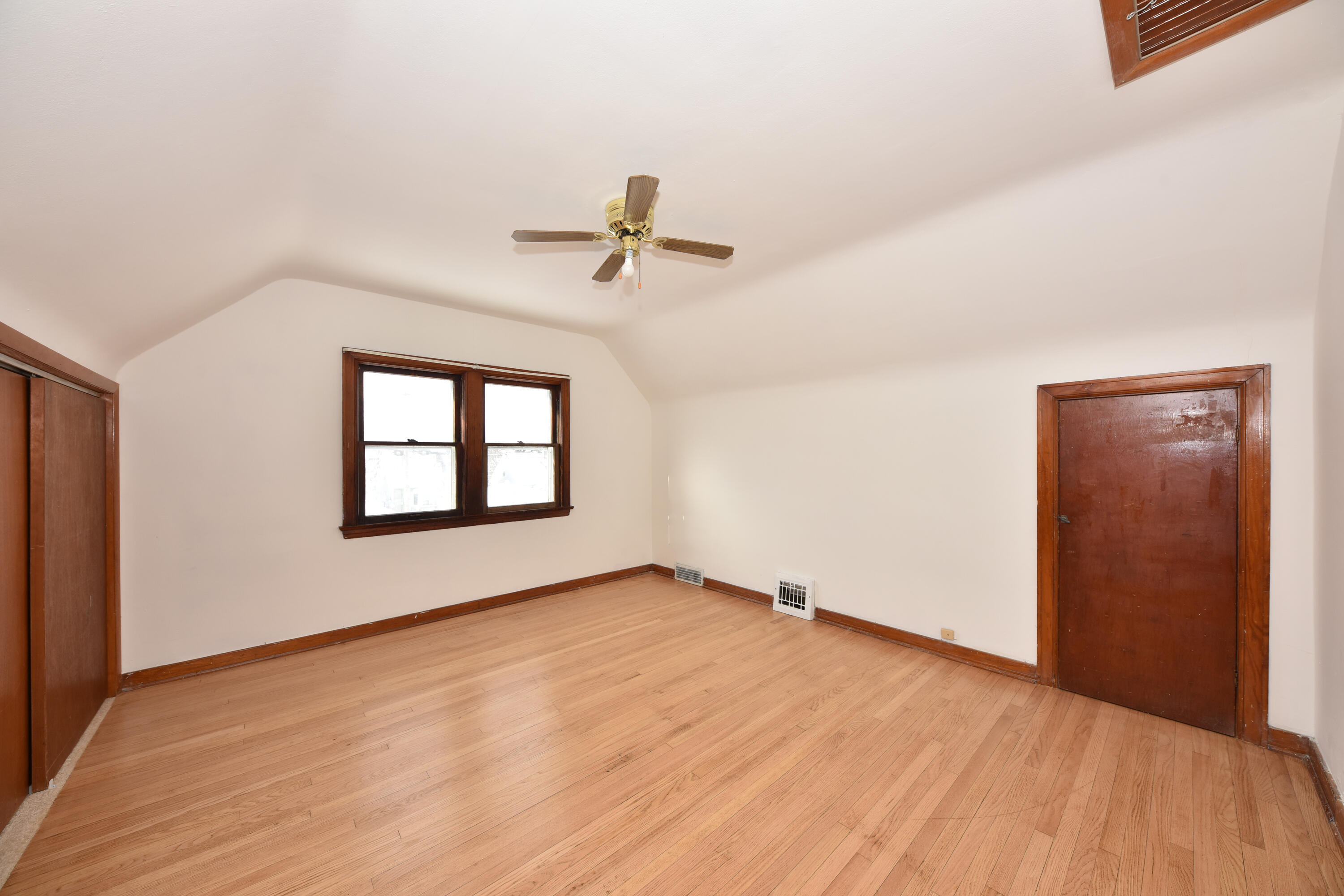 1971 South 32nd Street Milwaukee, WI 53215 - Photo 11 of 25 Master BR