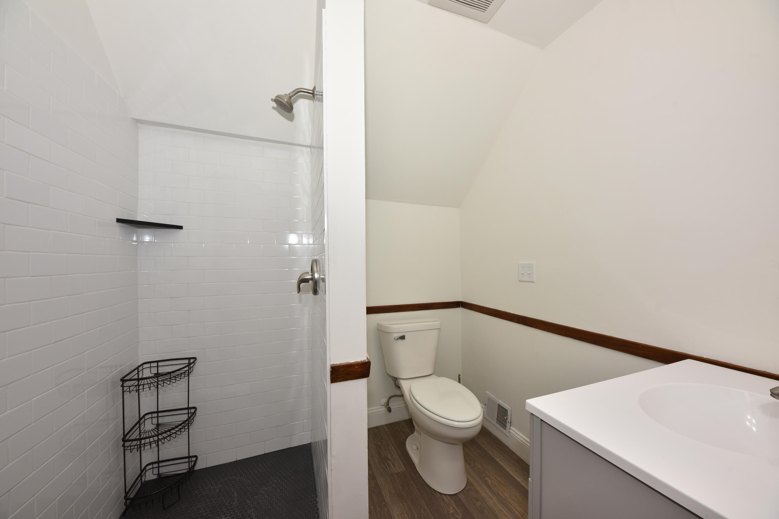 1971 South 32nd Street Milwaukee, WI 53215 - Photo 17 of 25 Full Bath Upper