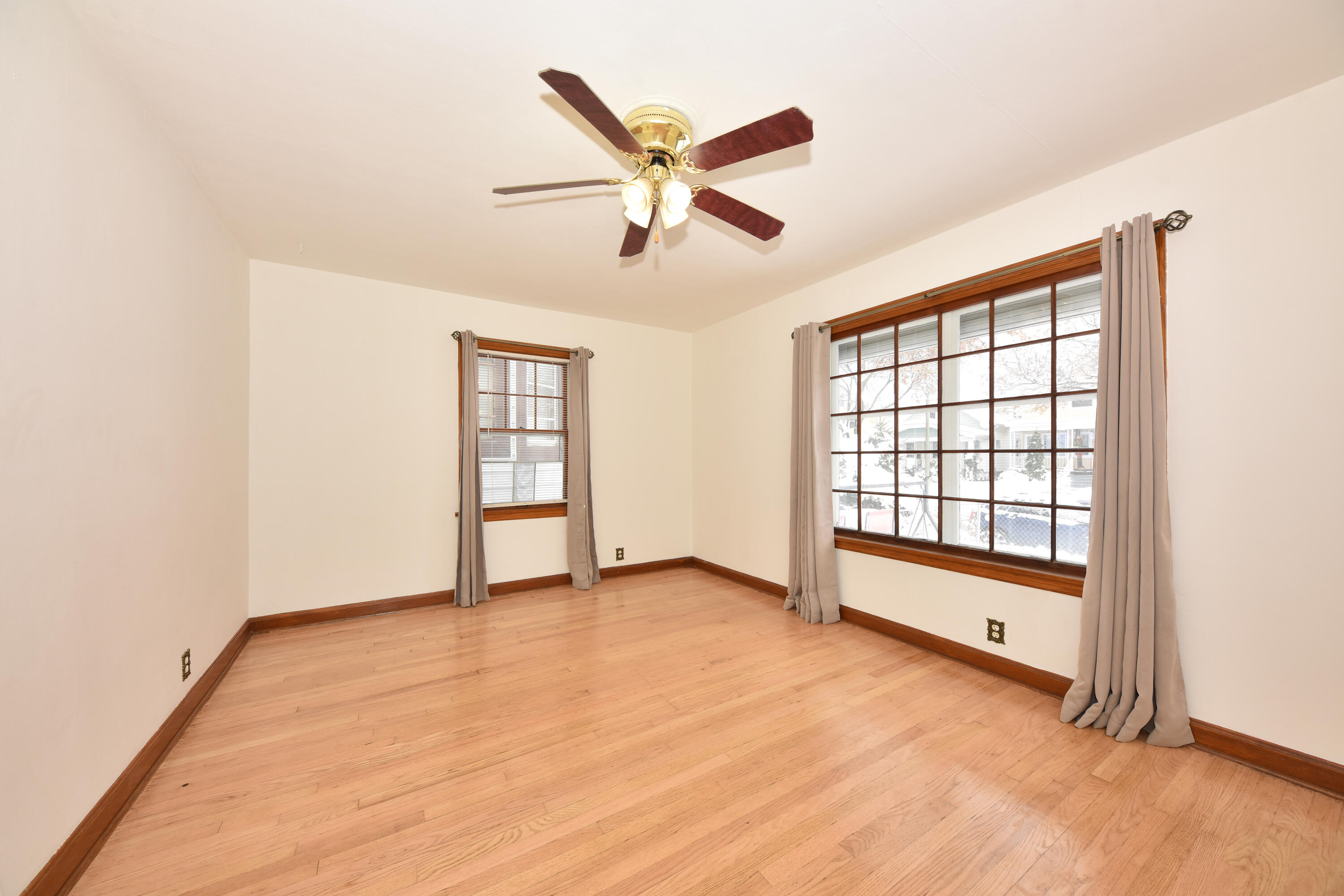 1971 South 32nd Street Milwaukee, WI 53215 - Photo 4 of 25 LR